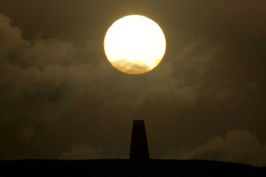 11 March 2021 - 07-11-59
Two days too late to catch the sunrise exactly behind the Daymark.
I was tardy getting up on one day and cloud obliterated the sight on the next.
--------------------